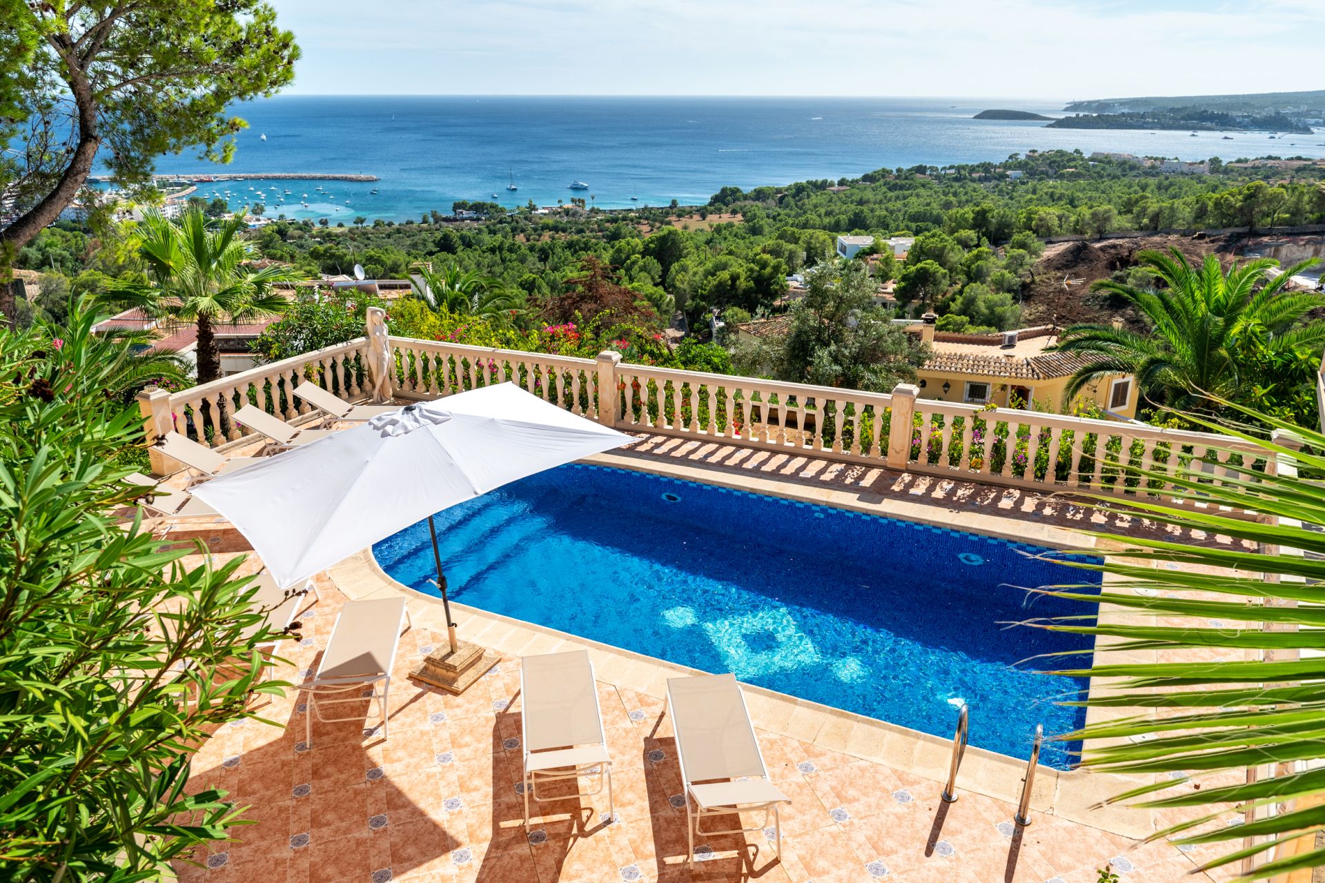 Villa for sale in Costa d’en Blanes with stunning sea views and a tourist license — Image 23